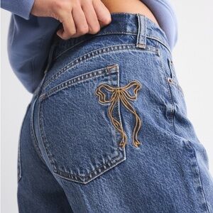 Abercrombie & Fitch Low Rise Ultra Loose Jeans with Embroidered Bow size 28R